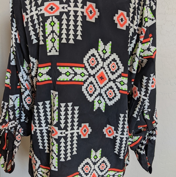 Geometric Blouse with Roll Up Buttoned Sleeves - Picture 3 of 5